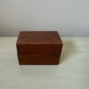 Vintage carver dovetail wood recipe box